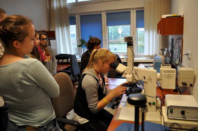 Uczniowie z Lublina mieli okazję zapoznać się z laboratoriami badawczymi.